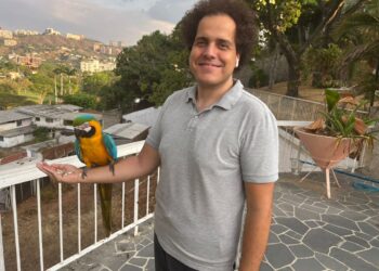 Entre la represión y la supervivencia: el relato de Pedro Urruchurtu, que vivió por más de un año en una embajada asediada