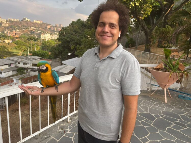 Pedro Urruchurtu durante su resguardo en la embajada argentina en Caracas