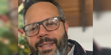 Hija de González Urrutia informa de audiencia preliminar a su esposo, preso hace 155 días