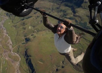 Tom Cruise logra récord Guinness por peligrosa acrobacia en Misión Imposible