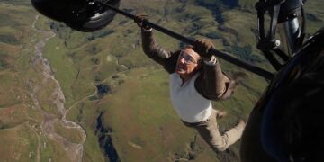 Tom Cruise logra récord Guinness por peligrosa acrobacia en Misión Imposible