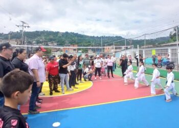 Alfredy Moreno visitó Cancha en Los Sin Techos y Valle de San Luis