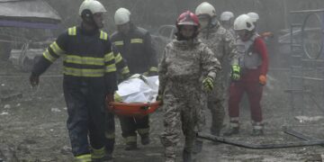 Un ataque ruso mata a 13 personas en Kiev en plena cumbre del G7