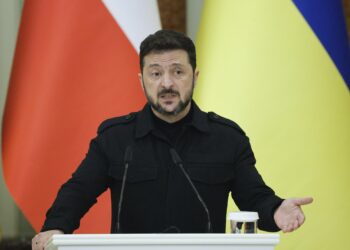 Zelenski denuncia el ataque aéreo masivo de Rusia con 477 drones, que causó muerte piloto