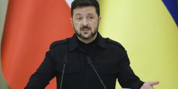 Zelenski denuncia el ataque aéreo masivo de Rusia con 477 drones, que causó muerte piloto