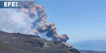La actividad del volcán Etna se debilita tras su última y potente erupción