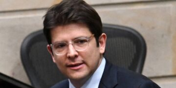 El senador colombiano Uribe Turbay sigue en «máxima gravedad», según nuevo parte médico