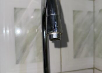 Boconeses comienzan a sufrir por falta de agua potable