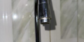 Boconeses comienzan a sufrir por falta de agua potable