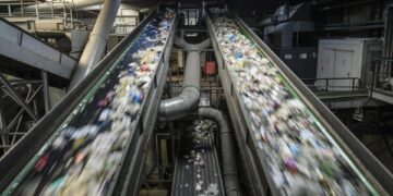 El mundo genera cada año 400 millones de toneladas de plástico y recicla menos de un 10 %