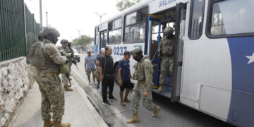 Extorsiones de mafias crecen sin piedad en Ecuador: «Si no se paga, hay bala o secuestros»