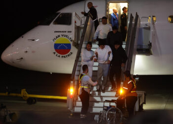 Un avión procedente de Estados Unidos aterriza en Venezuela con 203 repatriados