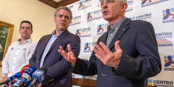 Uribe y Duque ven amenaza democrática en Colombia por llamado de Petro a consulta popular