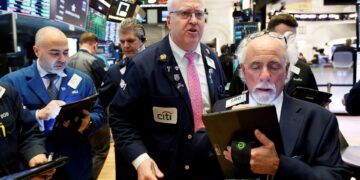 Wall Street abre en rojo, lastrada por nuevas amenazas arancelarias y la bajada de Boeing