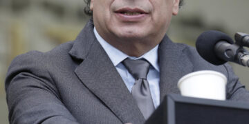 Petro dice que apelará suspensión de consulta popular: «Acato, pero me siento irrespetado»