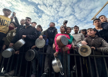 Mueren al menos 58 gazatíes cerca de centros de ayuda humanitaria desde este domingo