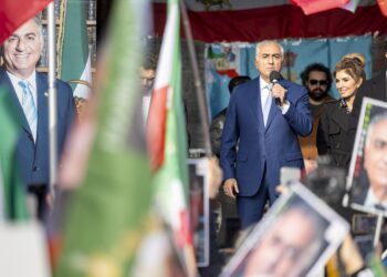 El hijo del sah de Irán se propone para liderar una transición pacífica y democrática