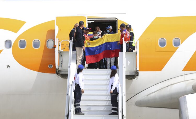 Miles de venezolanos se quedaron sin protección en Estados Unidos | Foto: Pedro Mattey / AFP