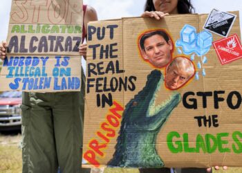 Masiva protesta contra cárcel migratoria ‘Alligator Alcatraz’ en vísperas de su apertura