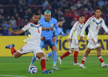 2-0. Uruguay se acerca al Mundial con un triunfo que finaliza la buena racha de Venezuela
