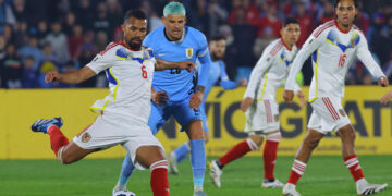 2-0. Uruguay se acerca al Mundial con un triunfo que finaliza la buena racha de Venezuela