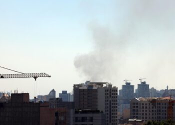 Israel ataca más de 40 objetivos militares en Irán y derriba cinco helicópteros