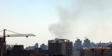 Israel ataca más de 40 objetivos militares en Irán y derriba cinco helicópteros