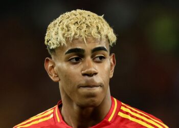 Lamine Yamal pone su firma a nuevos récords de la selección: el doblete y el penalti más joven