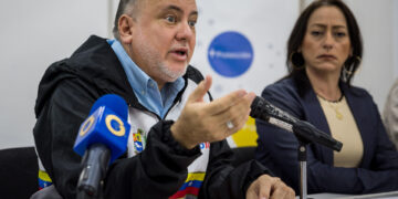 Defensor del Pueblo pide unión mundial para liberar a venezolanos presos en El Salvador