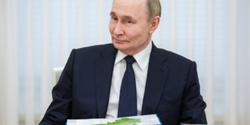 Putin tacha de «agresión injustificada» el ataque contra Irán