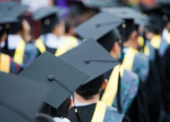 Ministerio de Educación exigió actos de promoción sencillos y prohibió paquetes de grado
