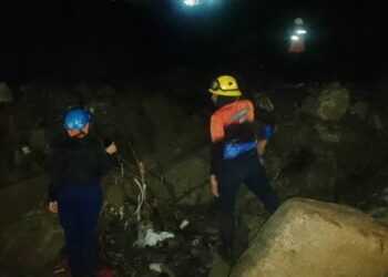 Trujillo | Intensas lluvias generan desborde de quebrada y caída de árboles