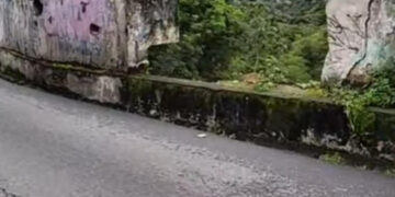 Parte del muro de una calle de Boconó cayó por las lluvias 
