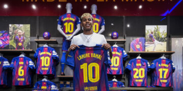 Lamine Yamal, el nuevo ’10’ del Barcelona que dispara las ventas en la tienda oficial
