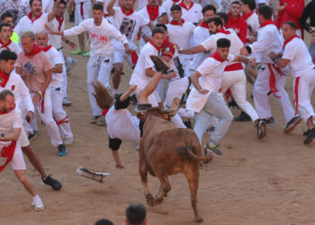 Un herido por asta de toro en un tercer encierro atropellado de los sanfermines