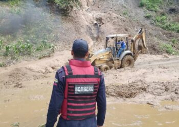 Funcionarios de seguridad y rescate en Boconó, héroes sin capa