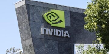 Nvidia reanudará las ventas de chips de IA H20 a China, según su consejero delegado