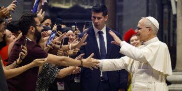 El papa pide a los ‘influencers’ católicos que lleven la paz a las redes sociales