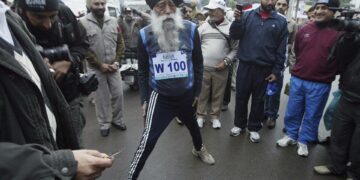 Muere atropellado a los 114 años Fauja Singh, el maratonista más longevo del mundo