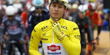 Philipsen abandona el Tour tras una caída en el ‘sprint’ intermedio de la tercera etapa