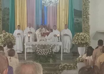 Templo completamente lleno en la misa concelebrada ofrecida a la conductora espiritual de Sabana de Mendoza