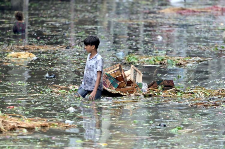 Imagen de este miércoles 23 de julio en Lahore, Pakistán. EFE/EPA/A. HUSSAIN