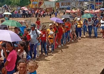 Celebrado en Sabana de Mendoza gran espectáculo a favor de los niños en su día