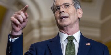 Secretario del Tesoro de EEUU asegura que habrá anuncios comerciales en próximas 48 horas