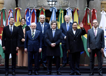 Milei traspasa a Lula la presidencia semestral del Mercosur