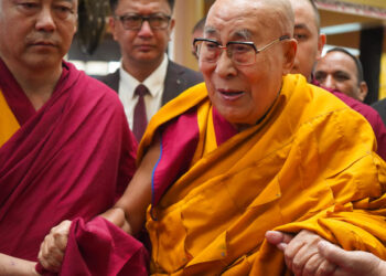 La kora, el camino sagrado de plegarias que protege al dalái lama