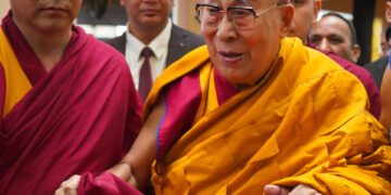 La kora, el camino sagrado de plegarias que protege al dalái lama