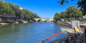 Un siglo después, parisinos y turistas podrán bañarse en el Sena mirando a la torre Eiffel