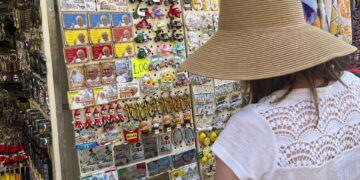 Encontrar un suvenir de León XIV, una misión imposible