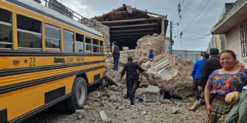 Guatemala reporta dos personas fallecidas por caída de piedra tras sismos